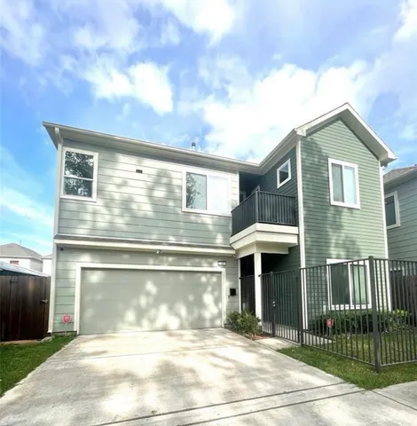 a view of a house with a small yard and plants