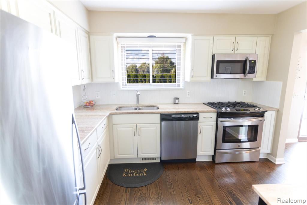 2801 Derby Road Troy, MI 48084 - Photo 17 of 40