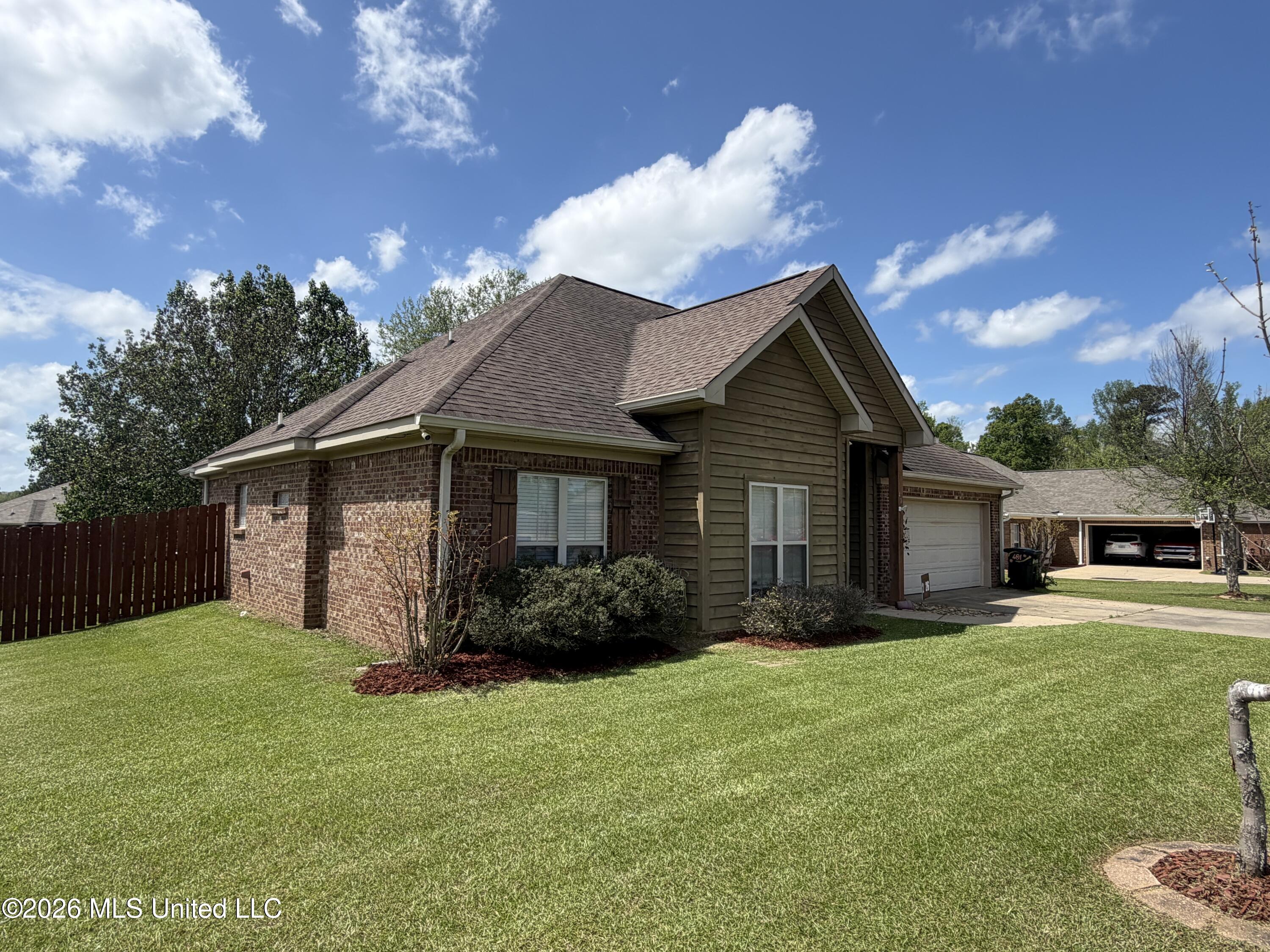 401 Roxbury Place Florence, MS 39073 - Photo 2 of 41 IMG_2180