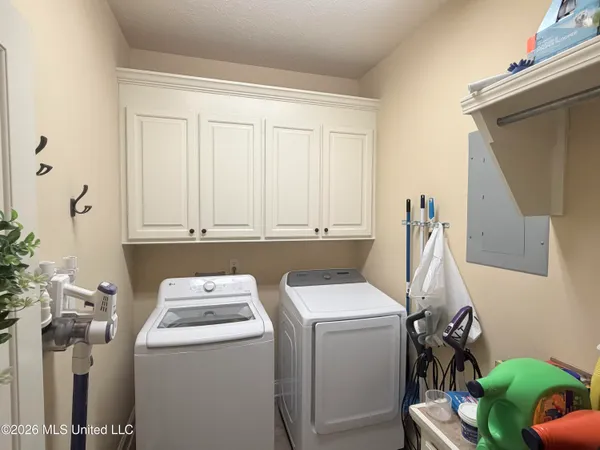 $249,900 | 401 Roxbury Place, Florence, MS 39073