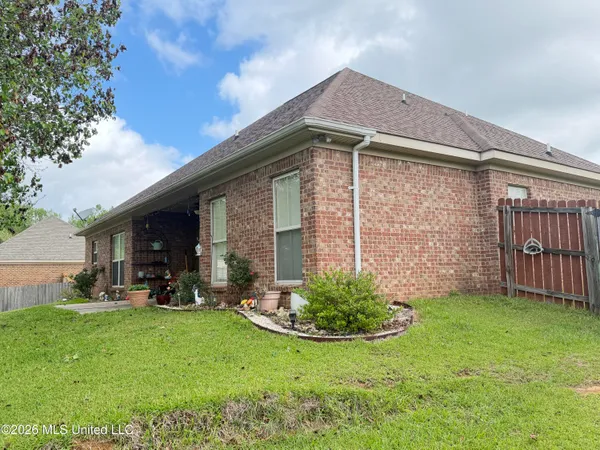 $249,900 | 401 Roxbury Place, Florence, MS 39073