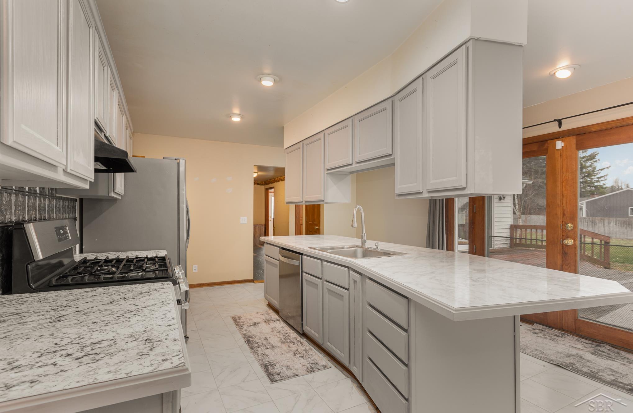 10171 Dice Road Freeland, MI 48623 - Photo 11 of 41