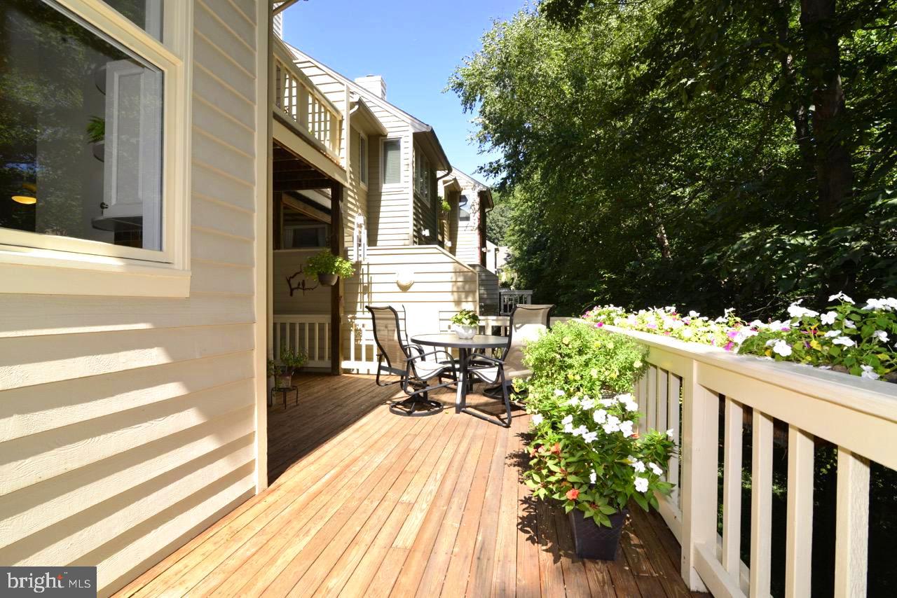 11518 Hemingway Drive Reston, VA 20194 - Photo 24 of 66 main level deck with amazing views part 4