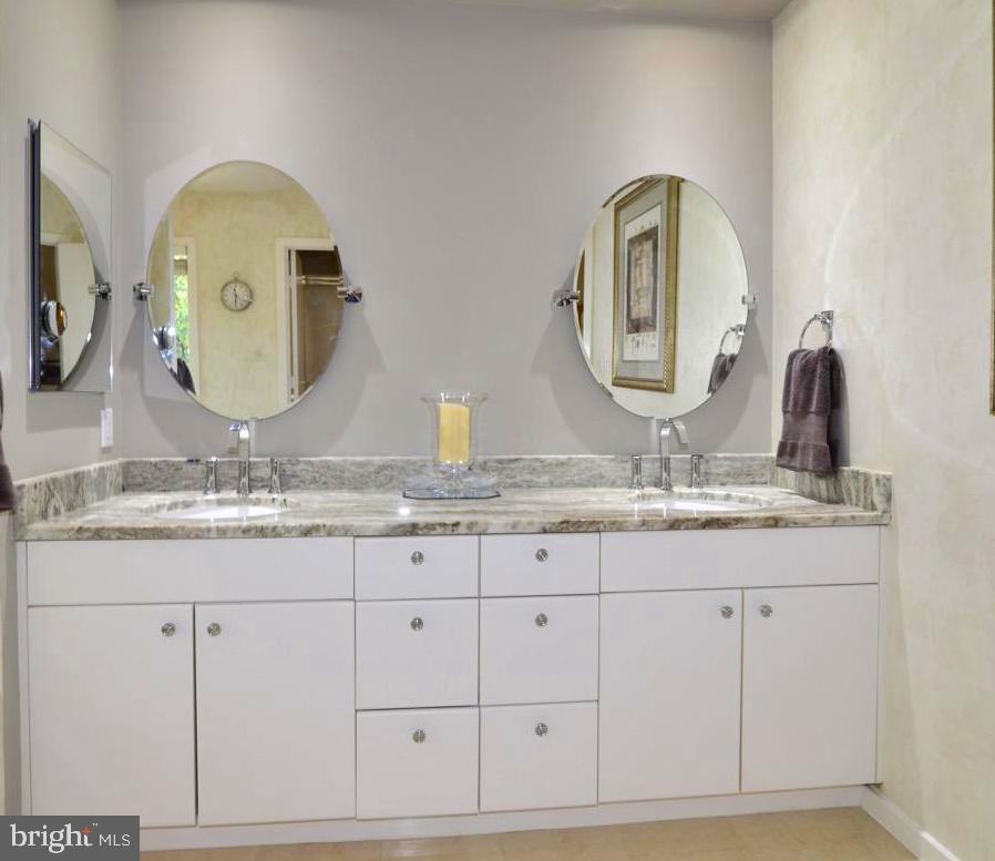 11518 Hemingway Drive Reston, VA 20194 - Photo 34 of 66 Update master bath with great granite double vanit
