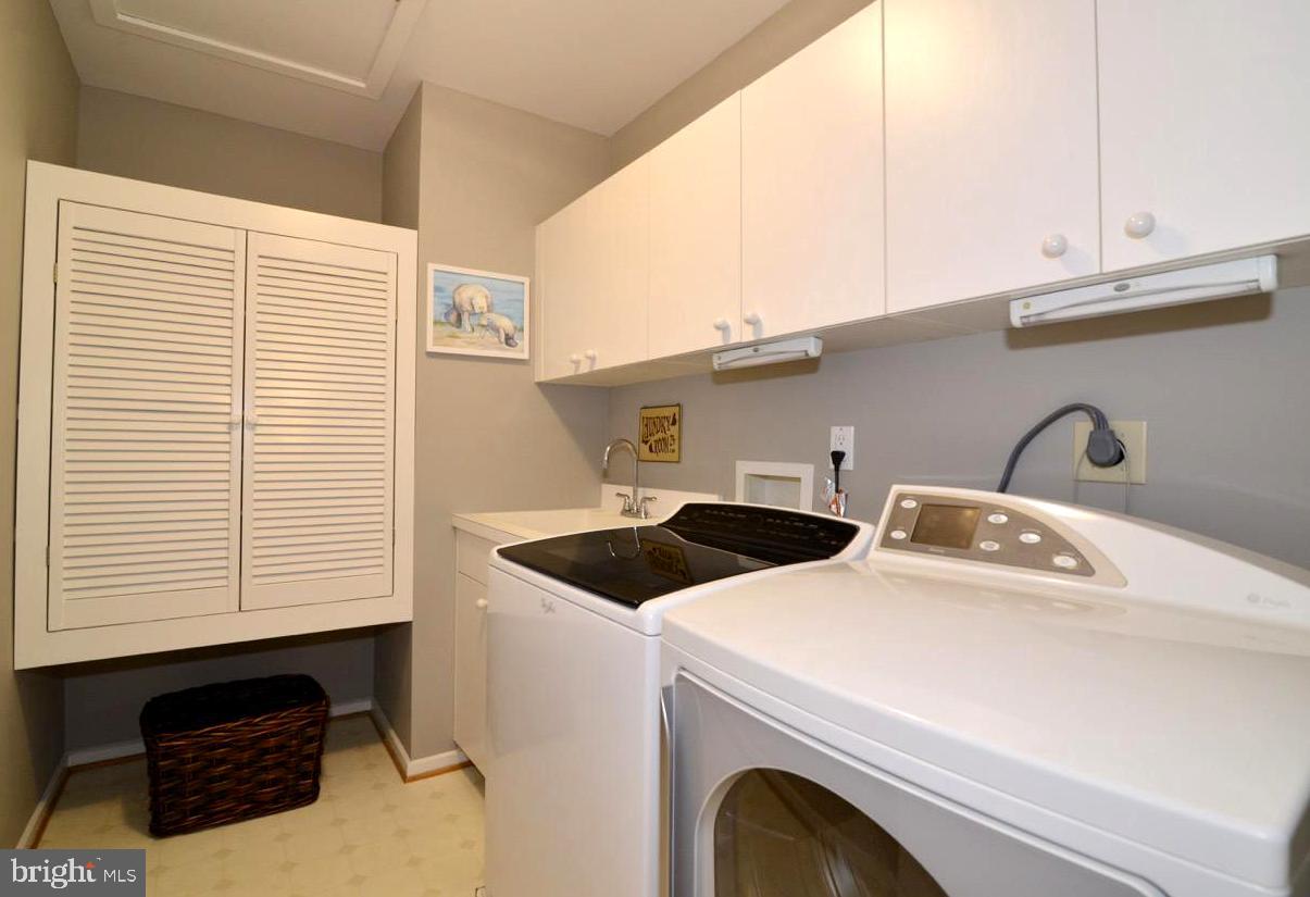 11518 Hemingway Drive Reston, VA 20194 - Photo 42 of 66 Convenient bedroom level laundry room