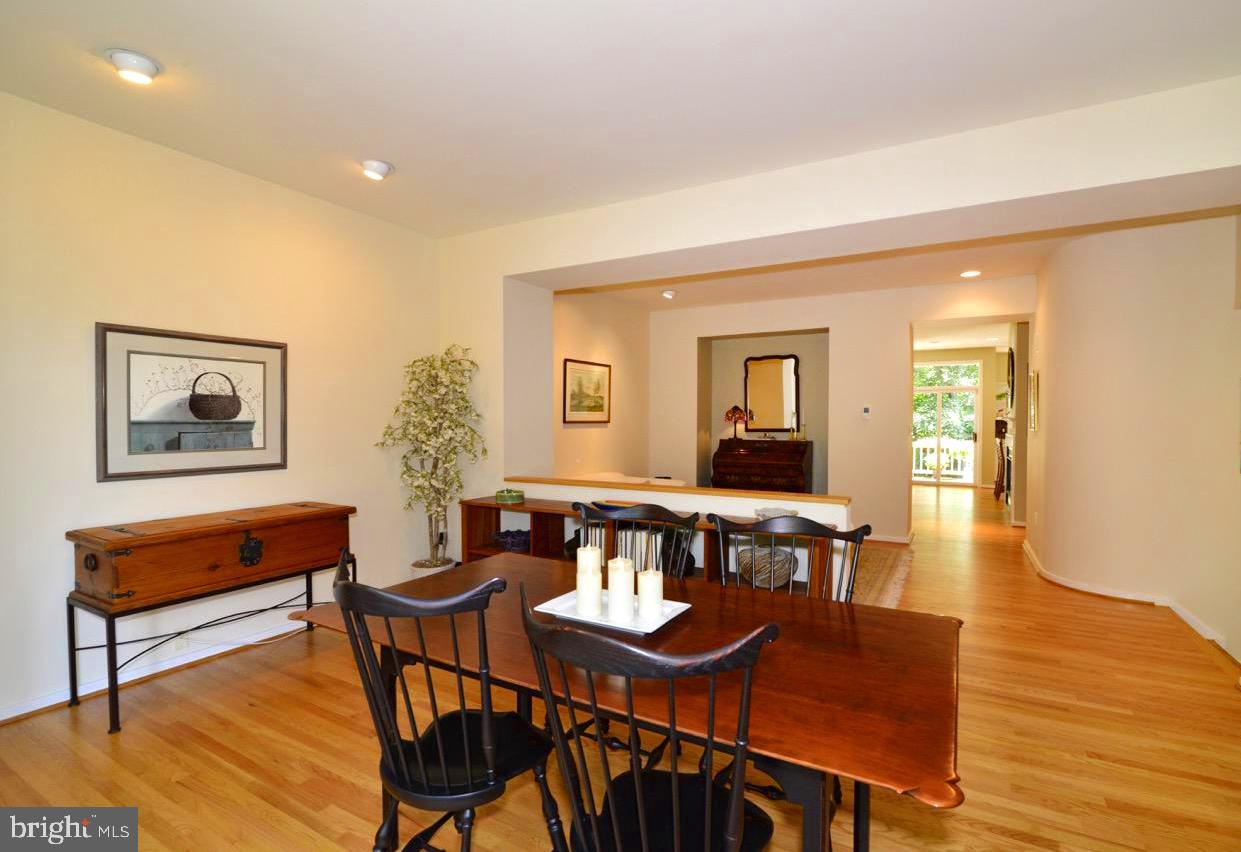 11518 Hemingway Drive Reston, VA 20194 - Photo 7 of 66 grat views from front to back of your home
