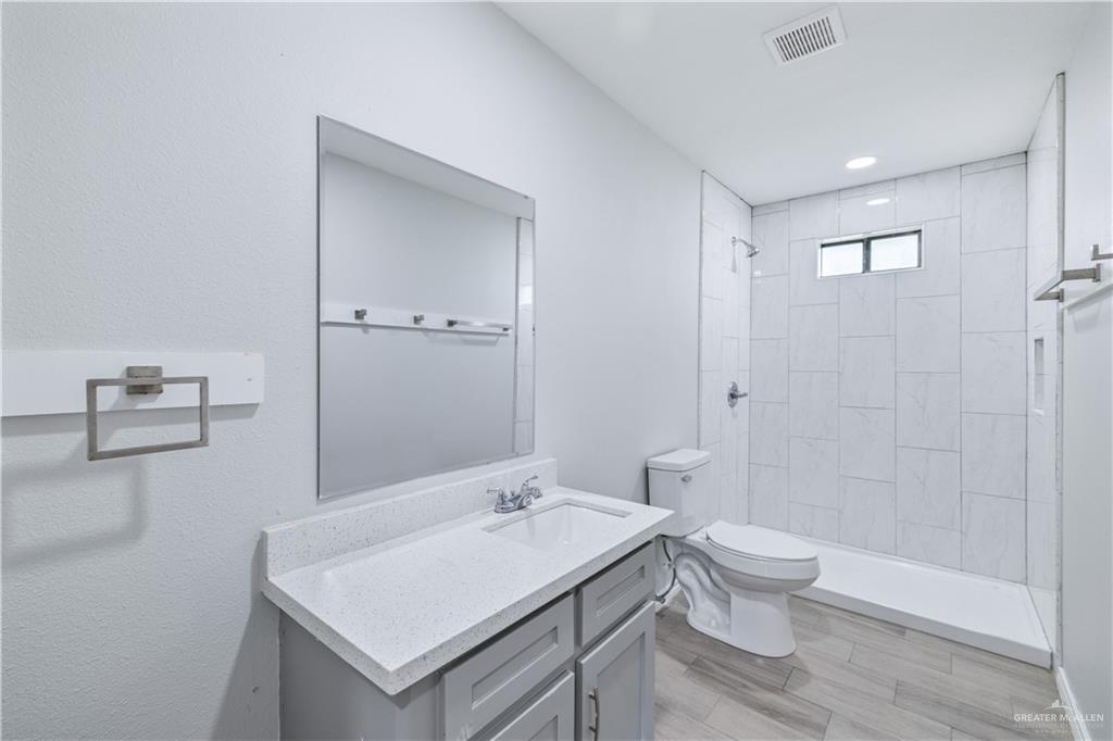 1872 Highway 83 Roma, TX 78584 - Photo 8 of 16 Unit 2 Bathroom