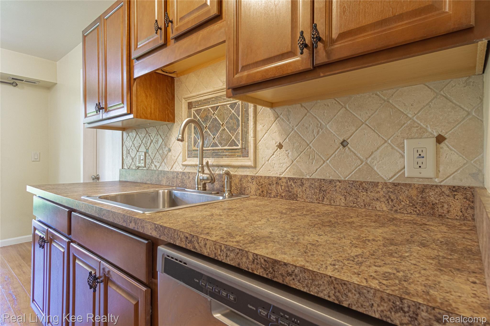 1853 Meadow Dale Court Rochester, MI 48309 - Photo 12 of 43 Interiors (10 of 32).jpg