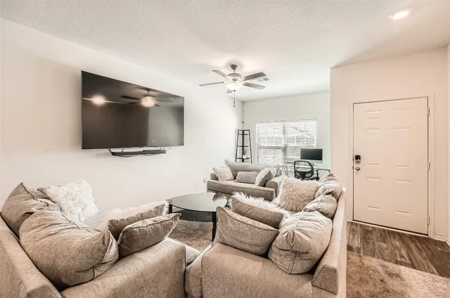 $289,900 | 14513 Prairie Sod Lane, Elgin, TX 78621