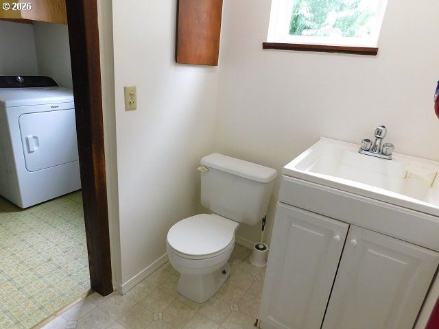 19512 Biggs Road Vernonia, OR 97064 - Photo 14 of 38 Bathroom