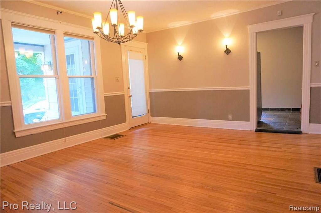 21045 Gill Road Farmington Hills, MI 48335 - Photo 7 of 19
