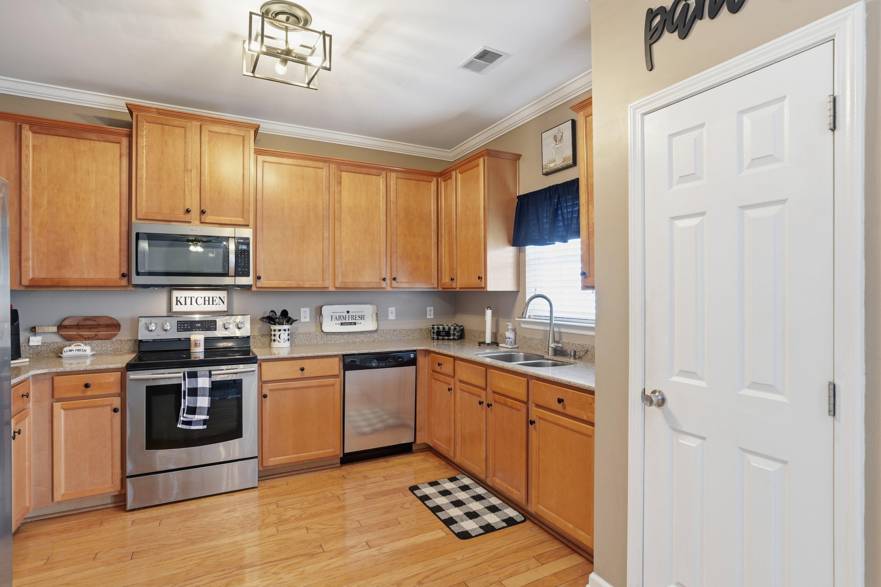 9657 South Carousel Circle Summerville, SC 29485 - Photo 11 of 51 022_DSC03216