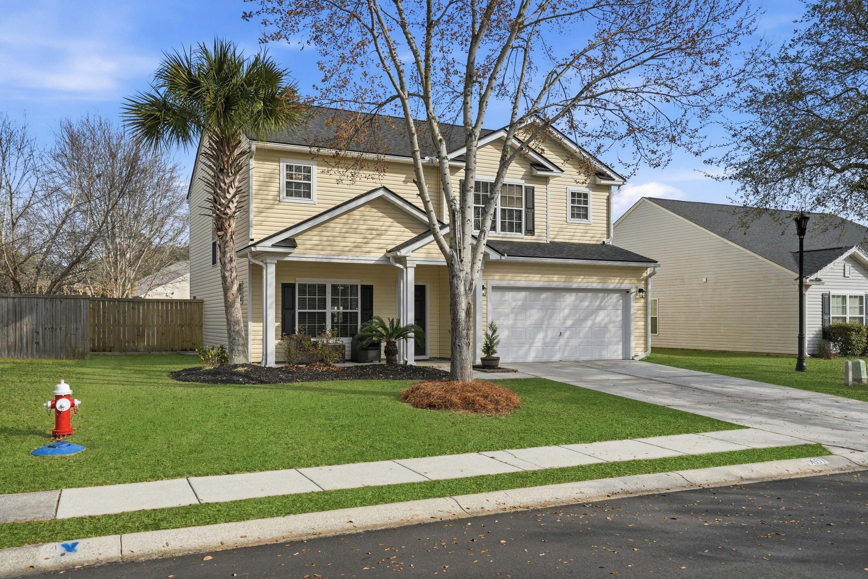 9657 South Carousel Circle Summerville, SC 29485 - Photo 3 of 51 011_DSC03300_grass_43bea73e-f80d-4271-98
