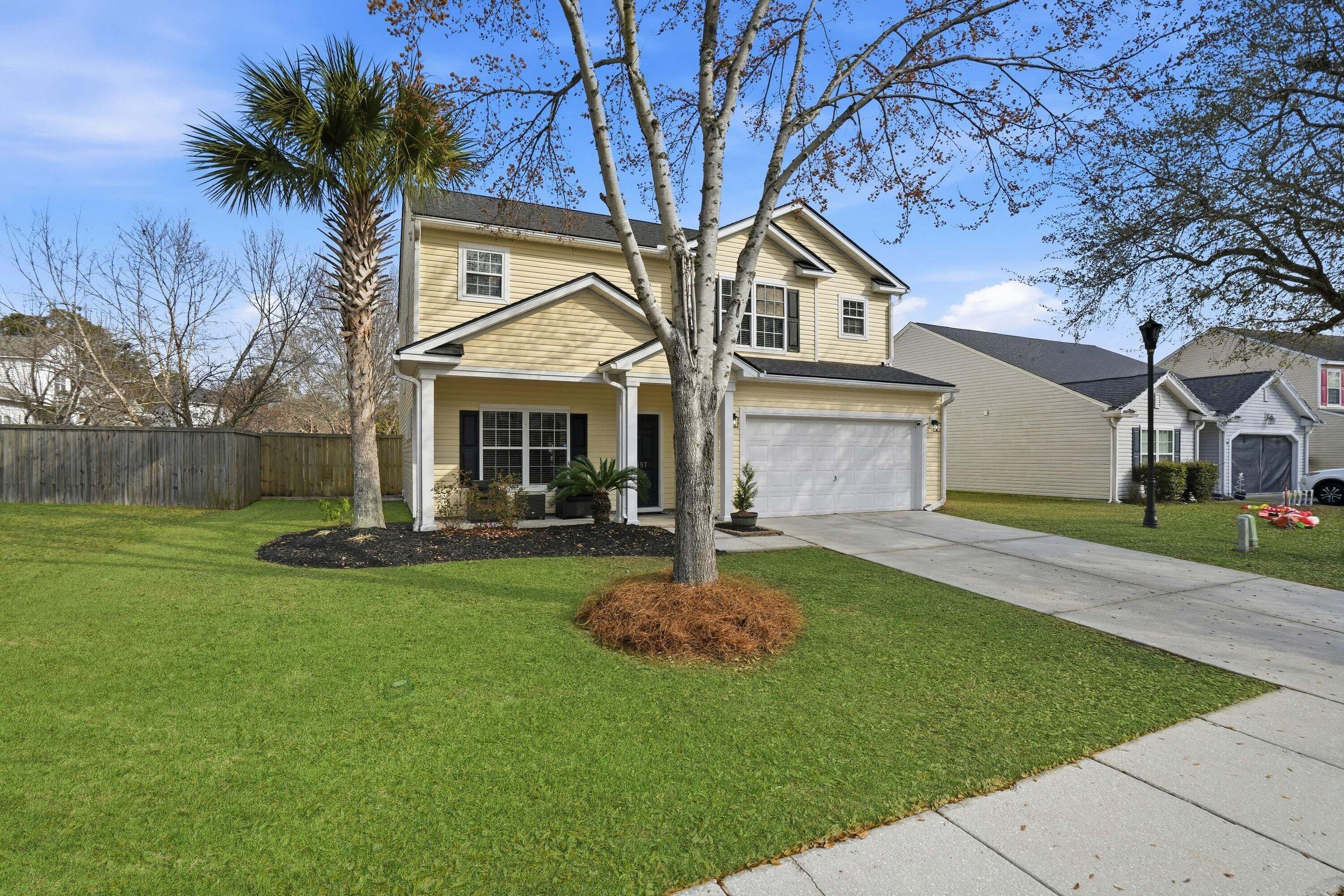 9657 South Carousel Circle Summerville, SC 29485 - Photo 4 of 51 009_DSC03291_grass_a3e6c42f-360d-4c15-9c