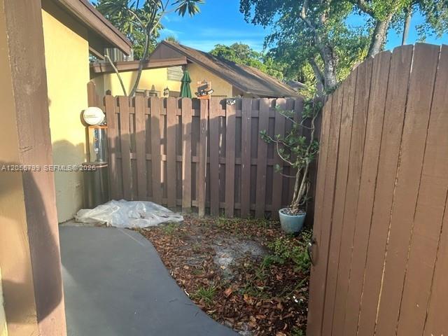 115 Fox Road, Unit 241 Hollywood, FL 33024 - Photo 10 of 20 Home entrance pation