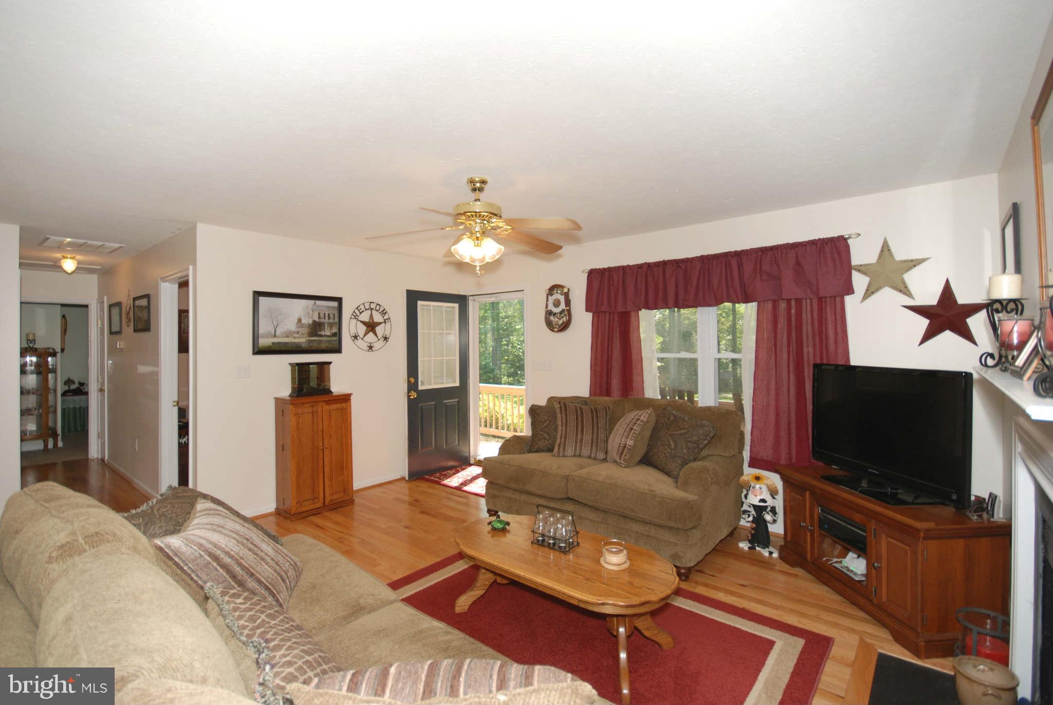 937 High Top Road Linden, VA 22642 - Photo 10 of 23 Living Room