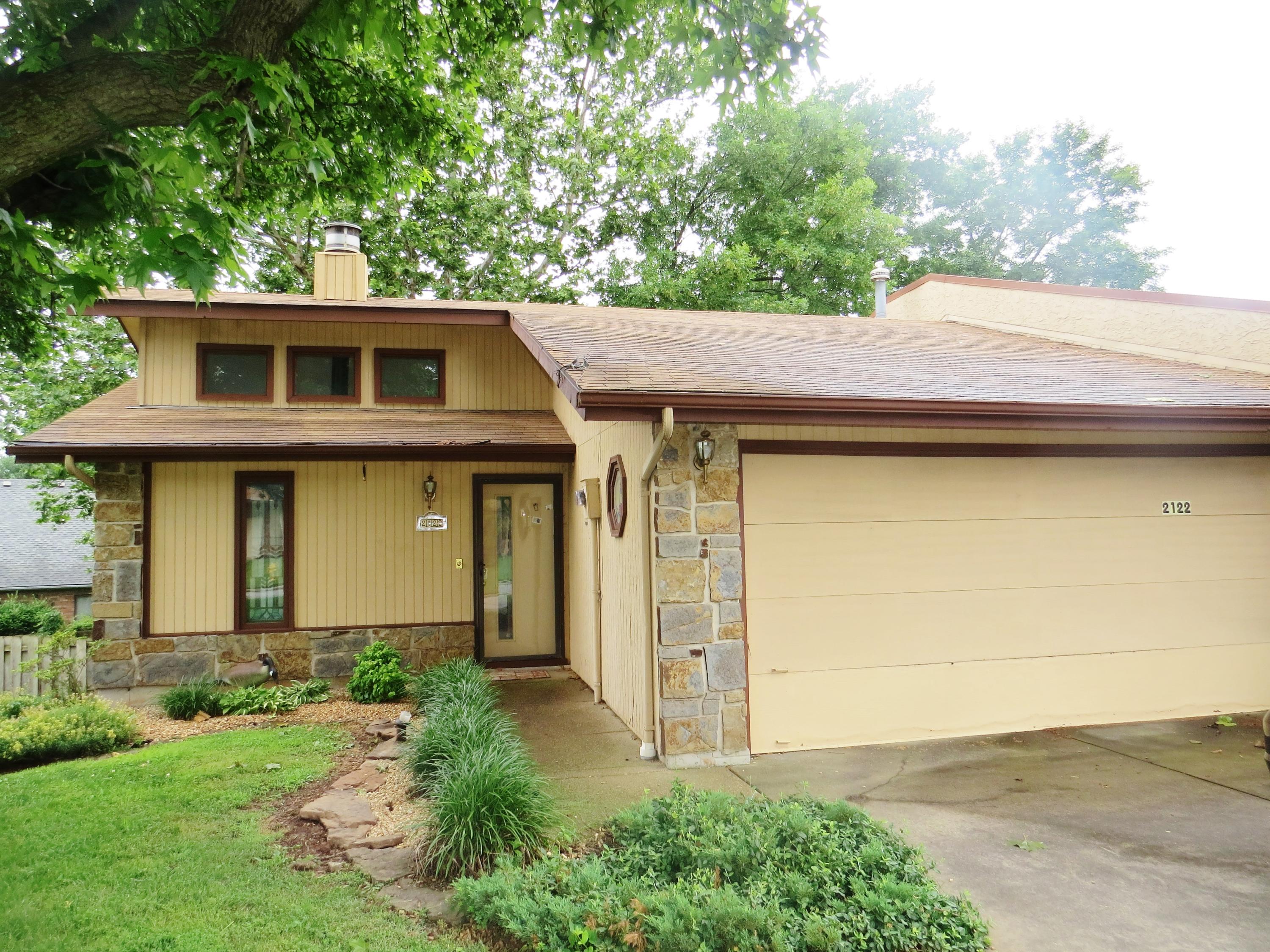 2122 East Regency Place Springfield, MO 65804 - Photo 1 of 1 Front 1