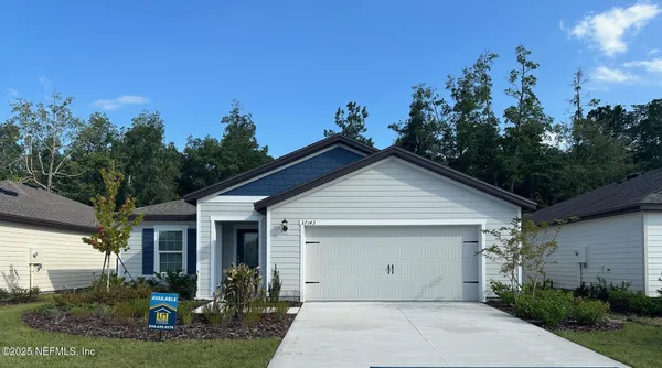 a view of a house with backyard and garden