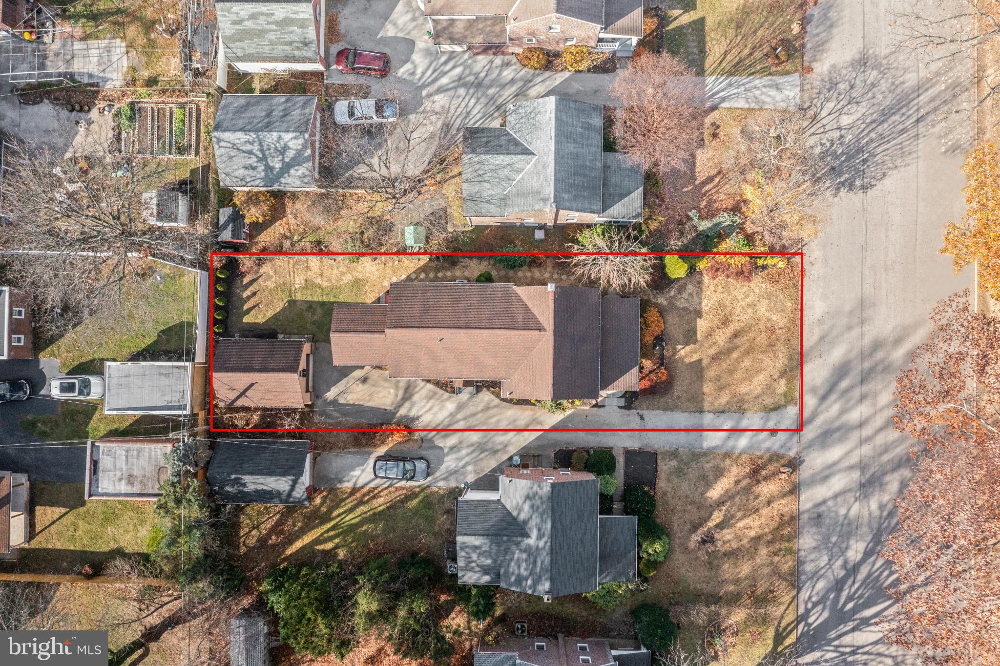 442 East Spring Avenue Ardmore, PA 19003 - Photo 3 of 72 Spacious lot in a charming neighborhood.