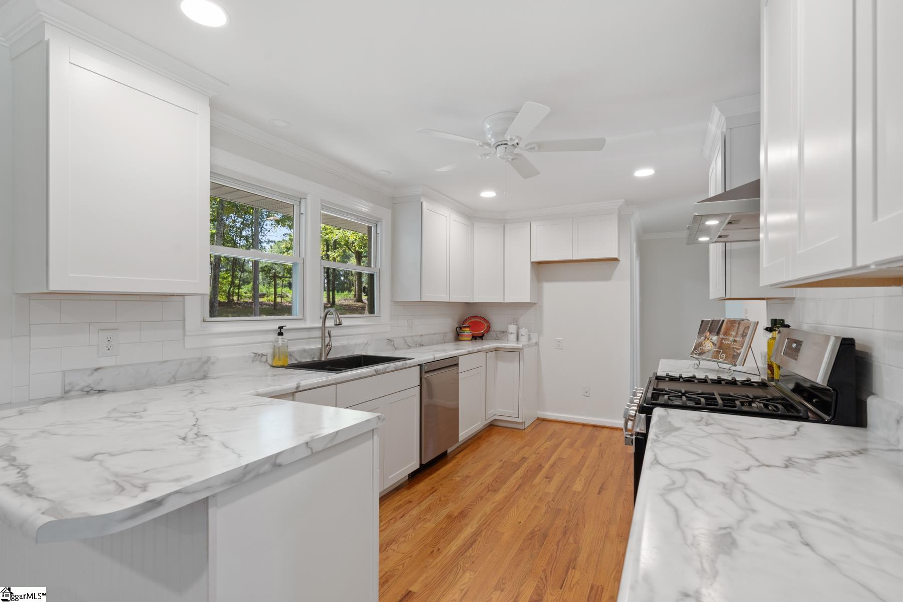 503 Copeland Road Greer, SC 29651 - Photo 4 of 20
