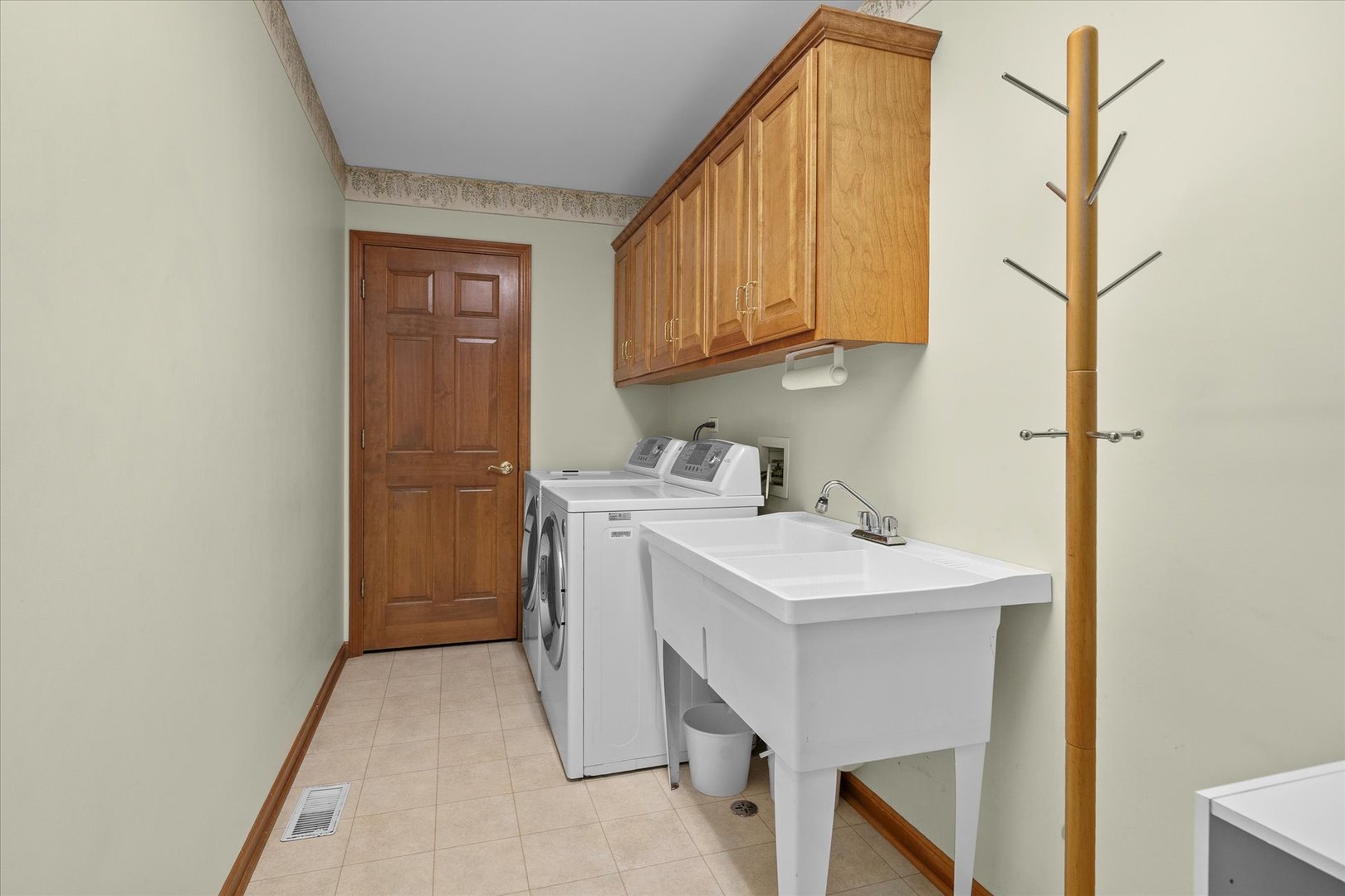 2344 Modaff Road Naperville, IL 60565 - Photo 10 of 32 Gallery Image 10