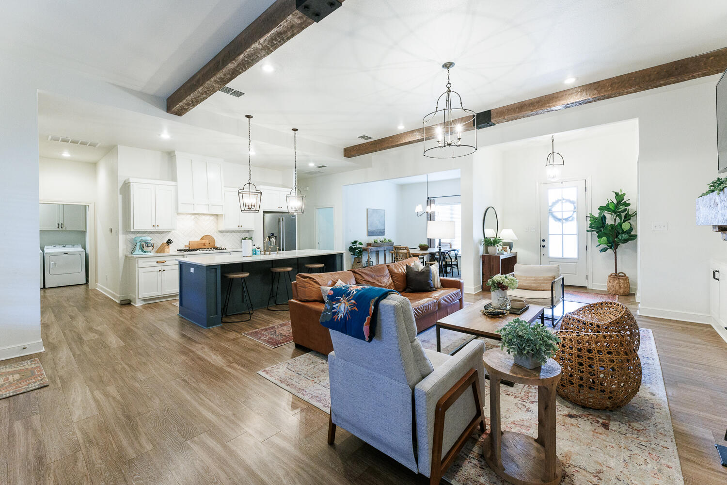 7032 100th Street Lubbock, TX 79424 - Photo 11 of 52 Living Area