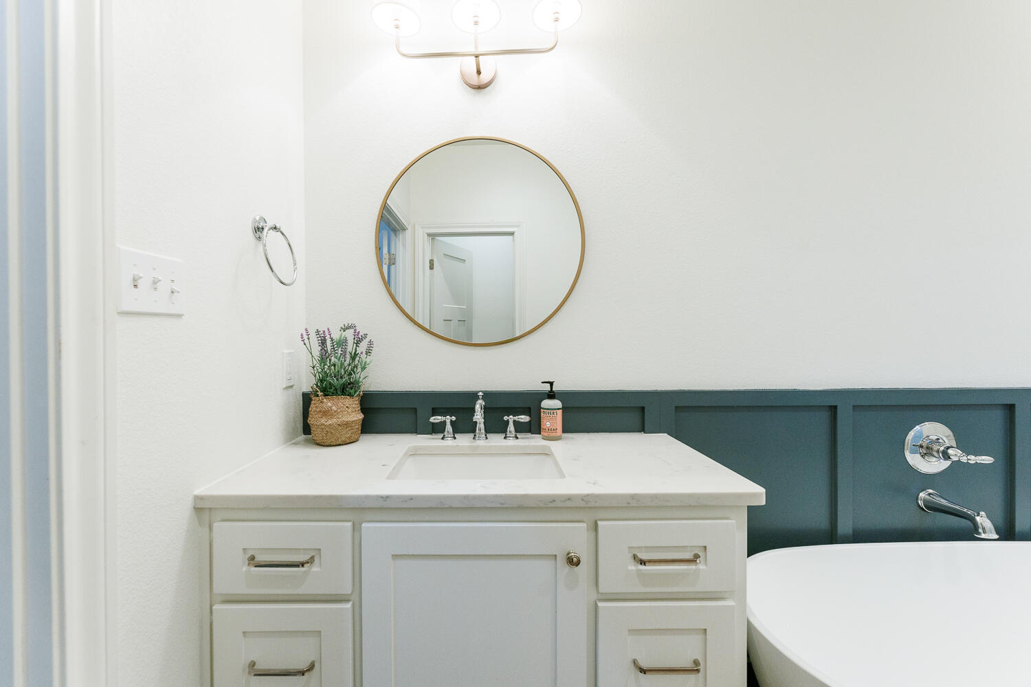7032 100th Street Lubbock, TX 79424 - Photo 27 of 52 Primary Bathroom