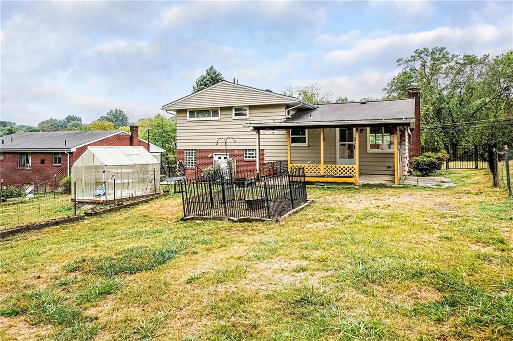 421 Sharon Road Coraopolis, PA 15108 - Photo 24 of 25 Minutes from the airport, Downtown, shopping, and schools!