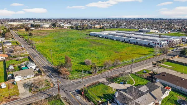 $385,000 | 3433 I Street, North Highlands, CA 95660