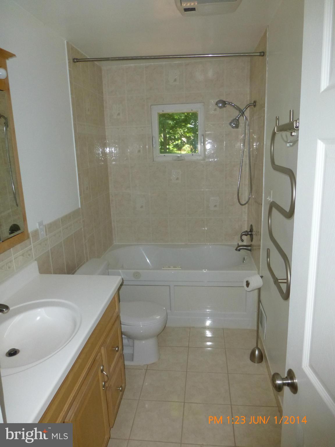 210 Rolling Road Gaithersburg, MD 20877 - Photo 11 of 24 Hall Bath
