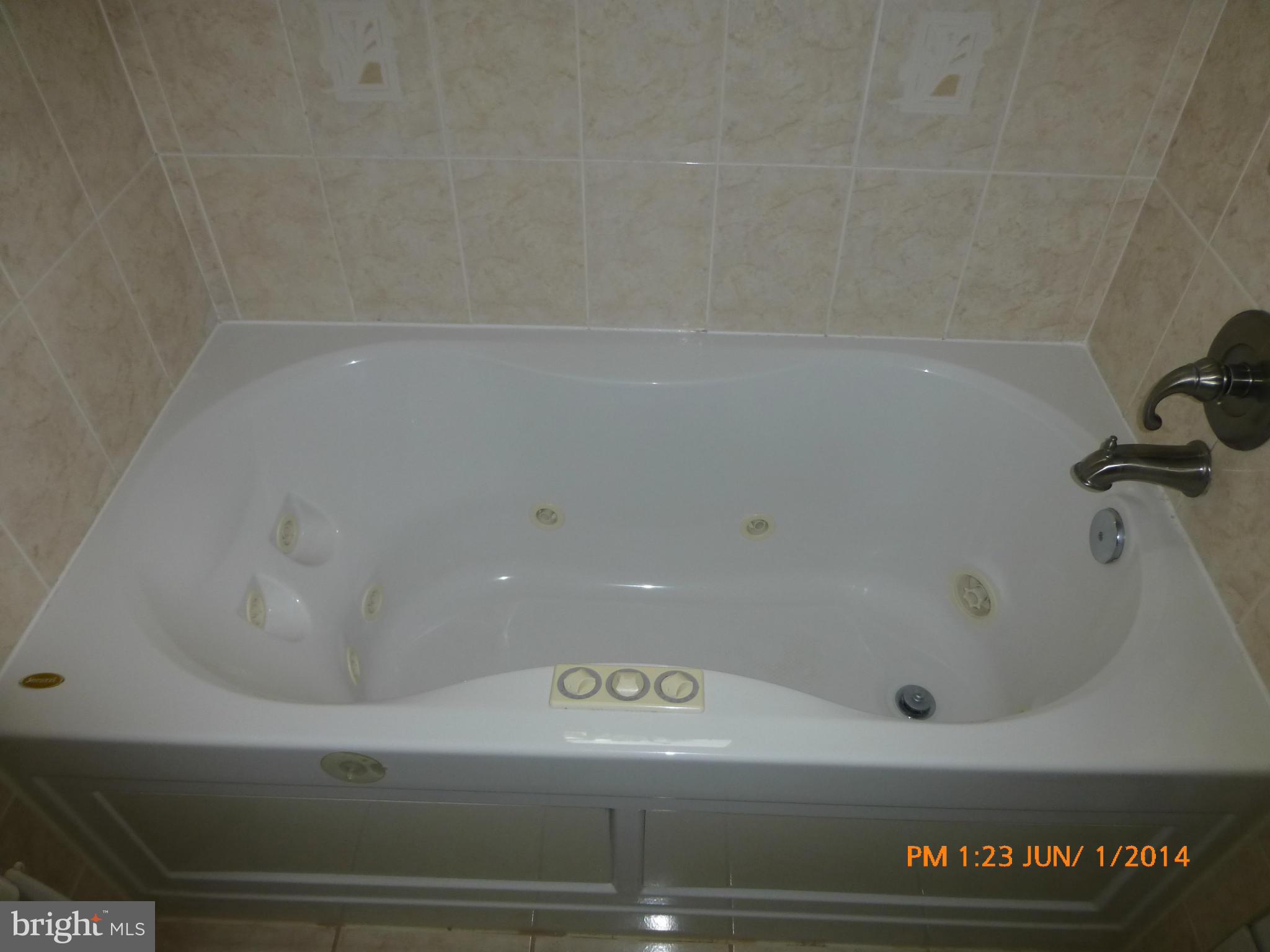 210 Rolling Road Gaithersburg, MD 20877 - Photo 12 of 24 Hall Bath Jacuzzi