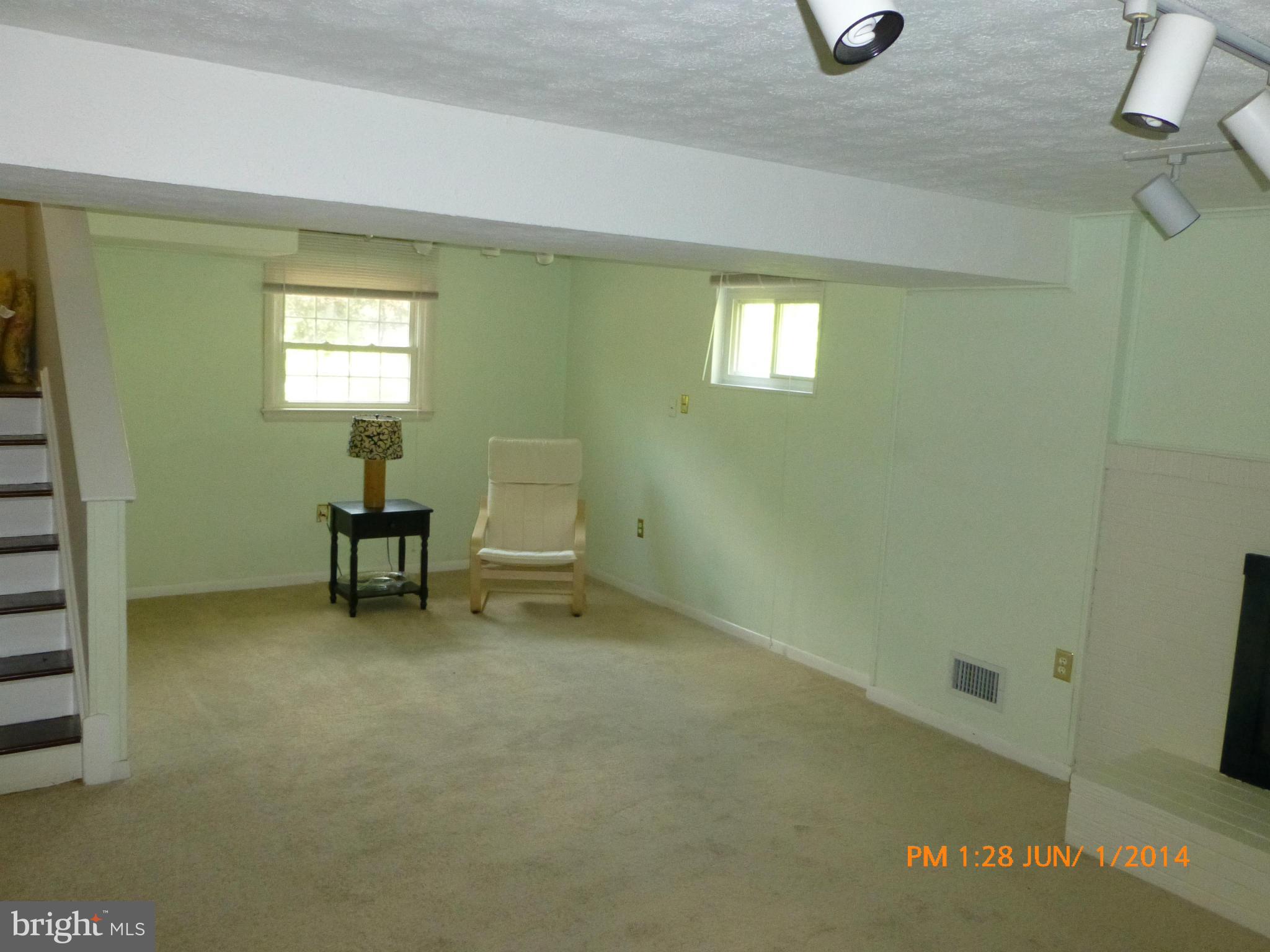 210 Rolling Road Gaithersburg, MD 20877 - Photo 17 of 24 Family Room front area