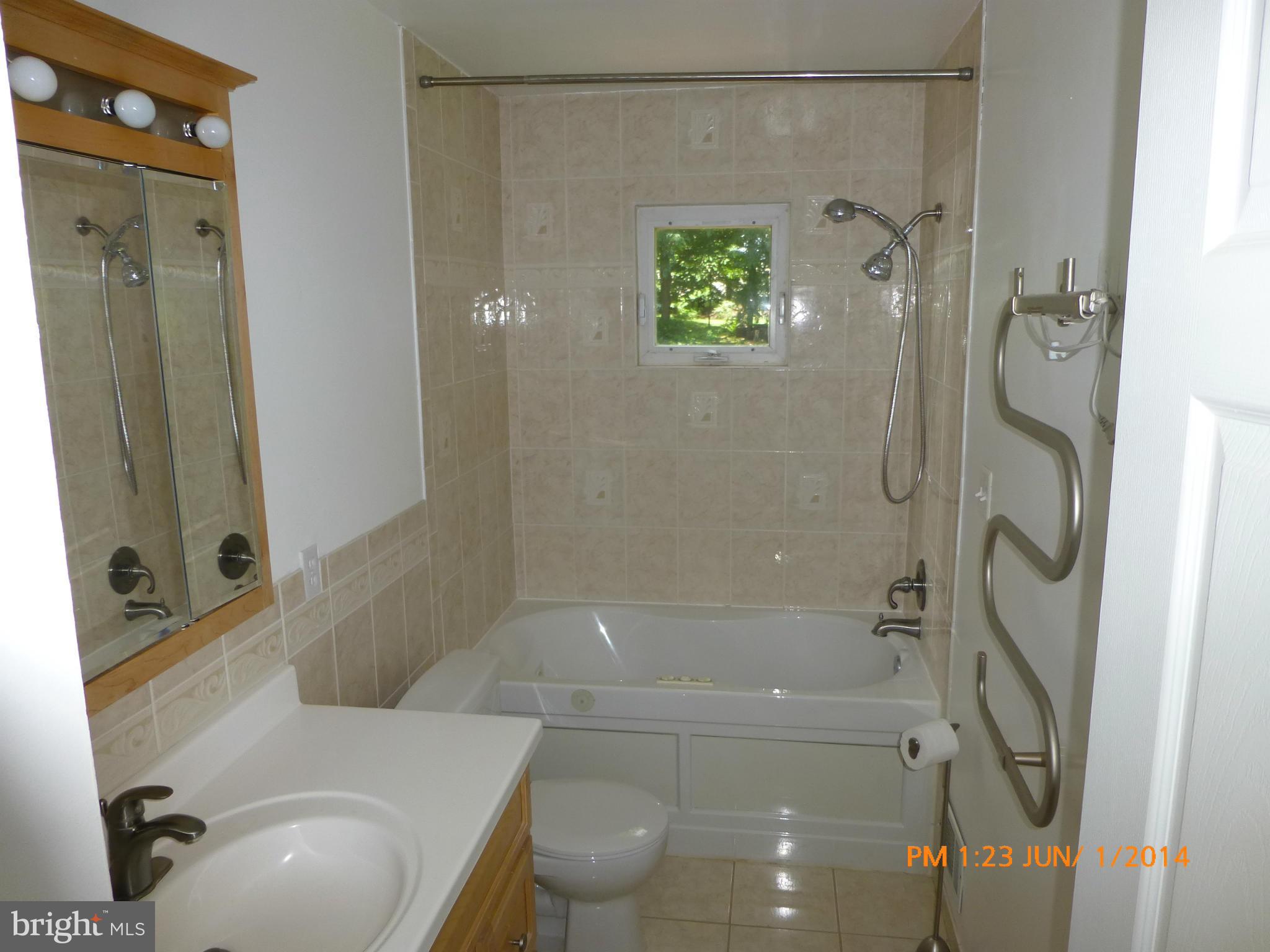 210 Rolling Road Gaithersburg, MD 20877 - Photo 10 of 24 Hall Bath