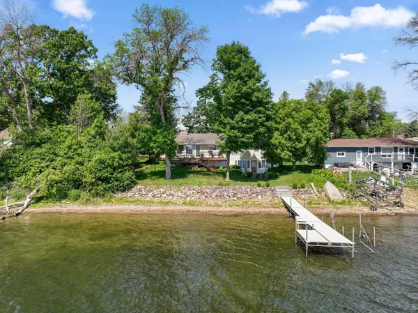 $799,900 | 11835 302nd Street, Chisago City, MN 55013