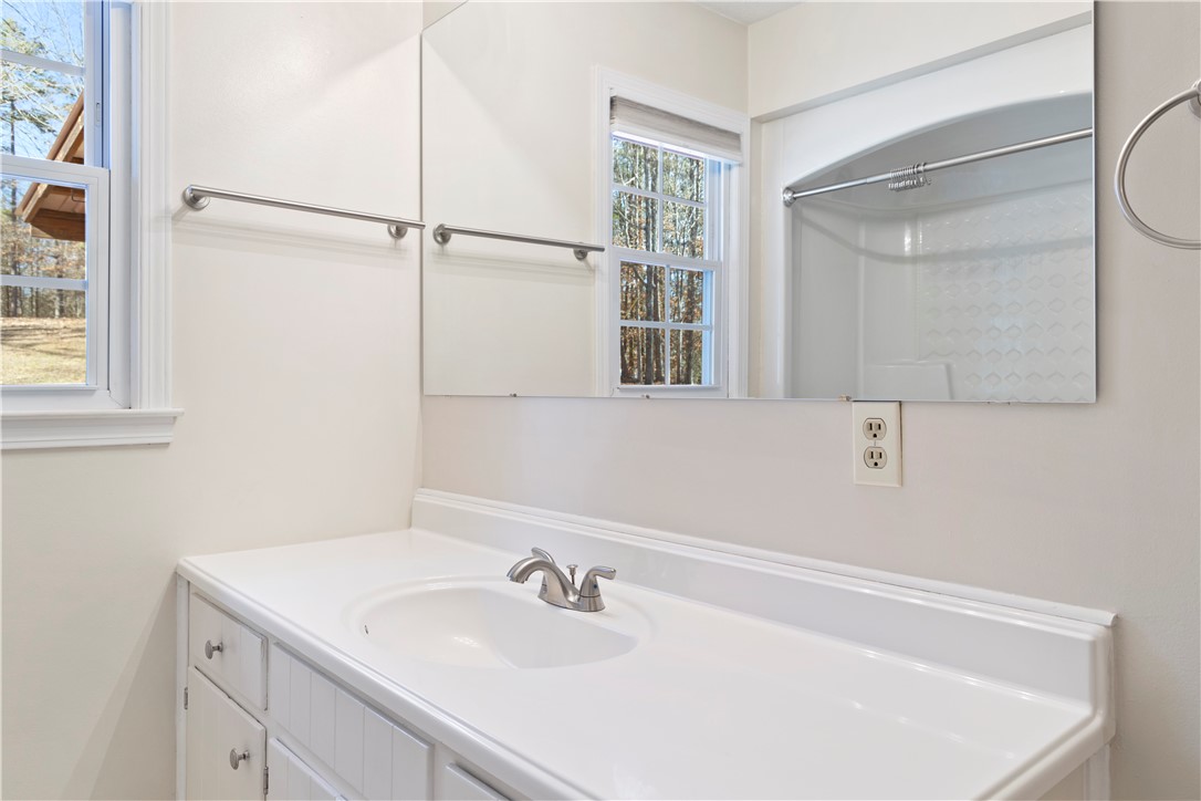 853 Pickett Post Road Walhalla, SC 29691 - Photo 16 of 23 Full bathroom