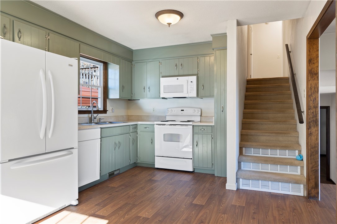 853 Pickett Post Road Walhalla, SC 29691 - Photo 6 of 23 Refrigerator, stove and microwave