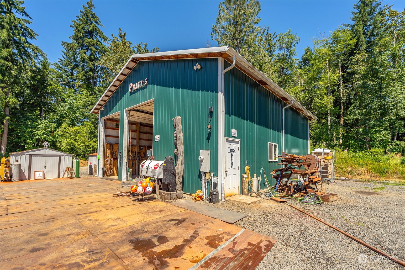 149 Knowles Road Winlock, WA 98596 - Photo 3 of 38 a front view of a house with patio