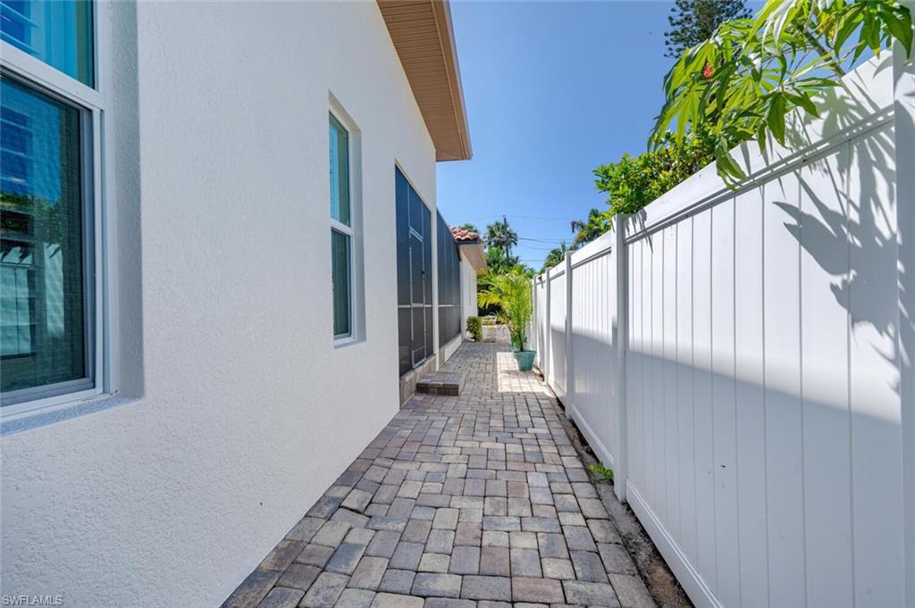 730 95th Avenue North Naples, FL 34108 - Photo 31 of 33