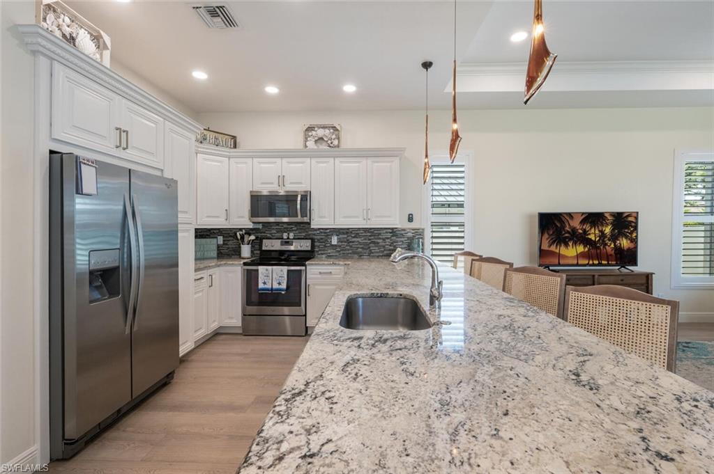 730 95th Avenue North Naples, FL 34108 - Photo 9 of 33