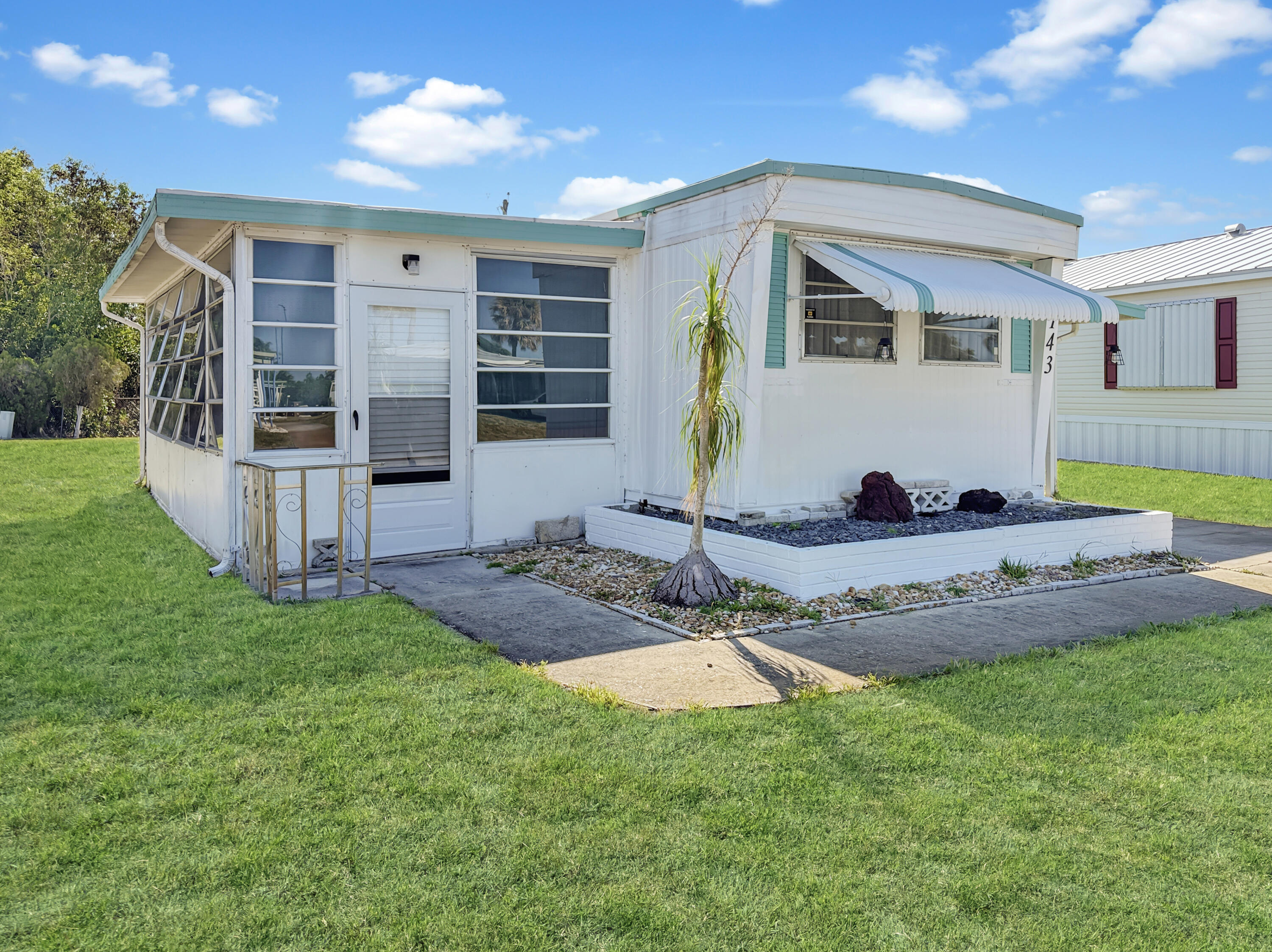 143 Southeast Easy Street Stuart, FL 34994 - Photo 4 of 25 580ed60d78fceab8478e09c3443307c536596ad7