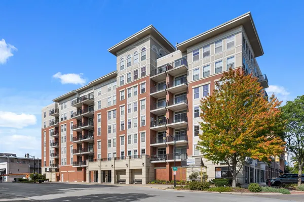 $2,650 | 656 Pearson Street, Unit 403C, Des Plaines, IL 60016