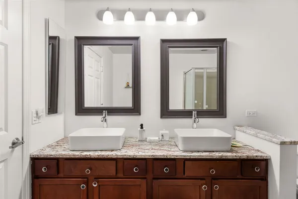 $2,650 | 656 Pearson Street, Unit 403C, Des Plaines, IL 60016