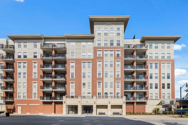 $2,650 | 656 Pearson Street, Unit 403C, Des Plaines, IL 60016
