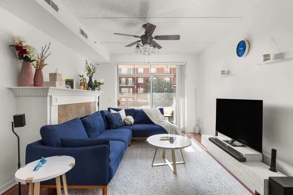 $2,650 | 656 Pearson Street, Unit 403C, Des Plaines, IL 60016