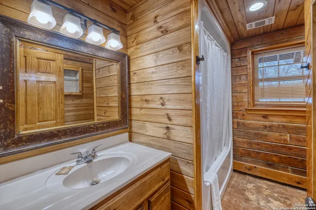 $1,400,000 | 20522 Texas Hill, Concan, TX 78838