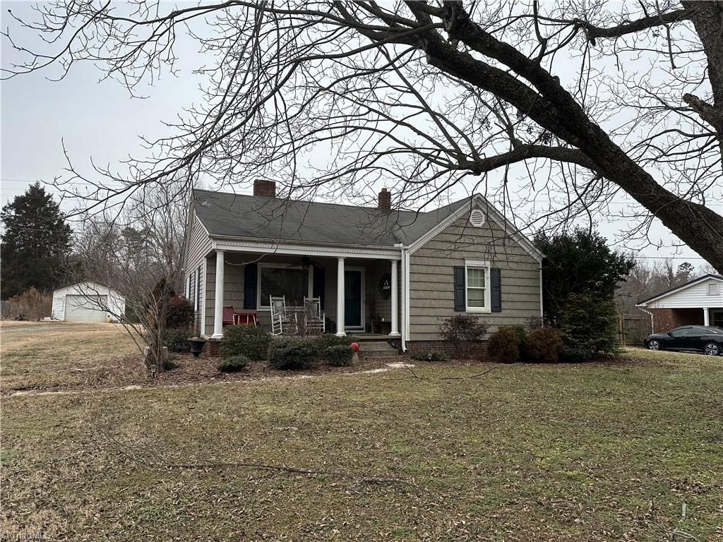 195 Rowe Road Lexington, NC 27295 - Photo 2 of 20 Front of home from road