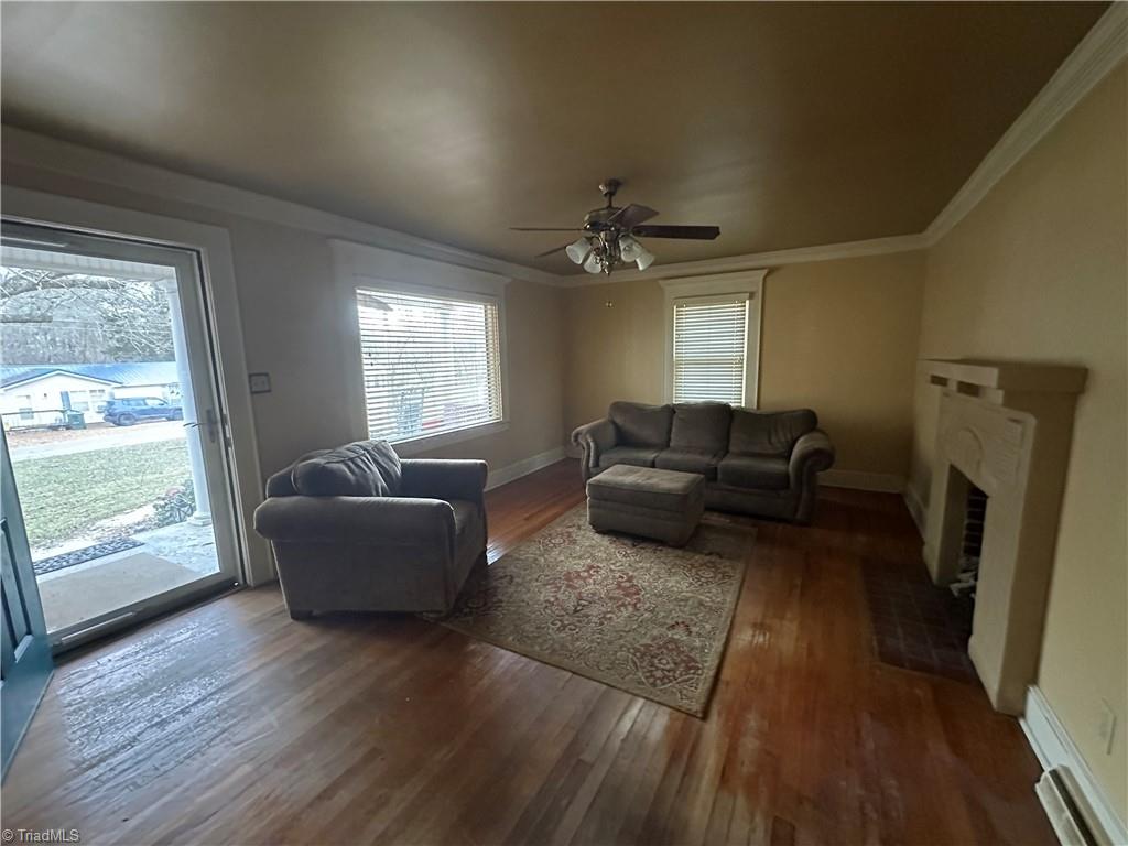 195 Rowe Road Lexington, NC 27295 - Photo 8 of 20 Living room from hall to bedrooms.