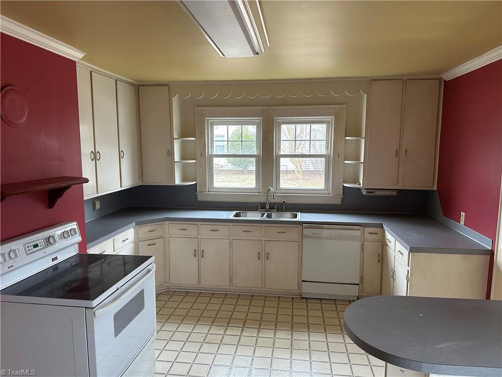 195 Rowe Road Lexington, NC 27295 - Photo 10 of 20 Kitchen
