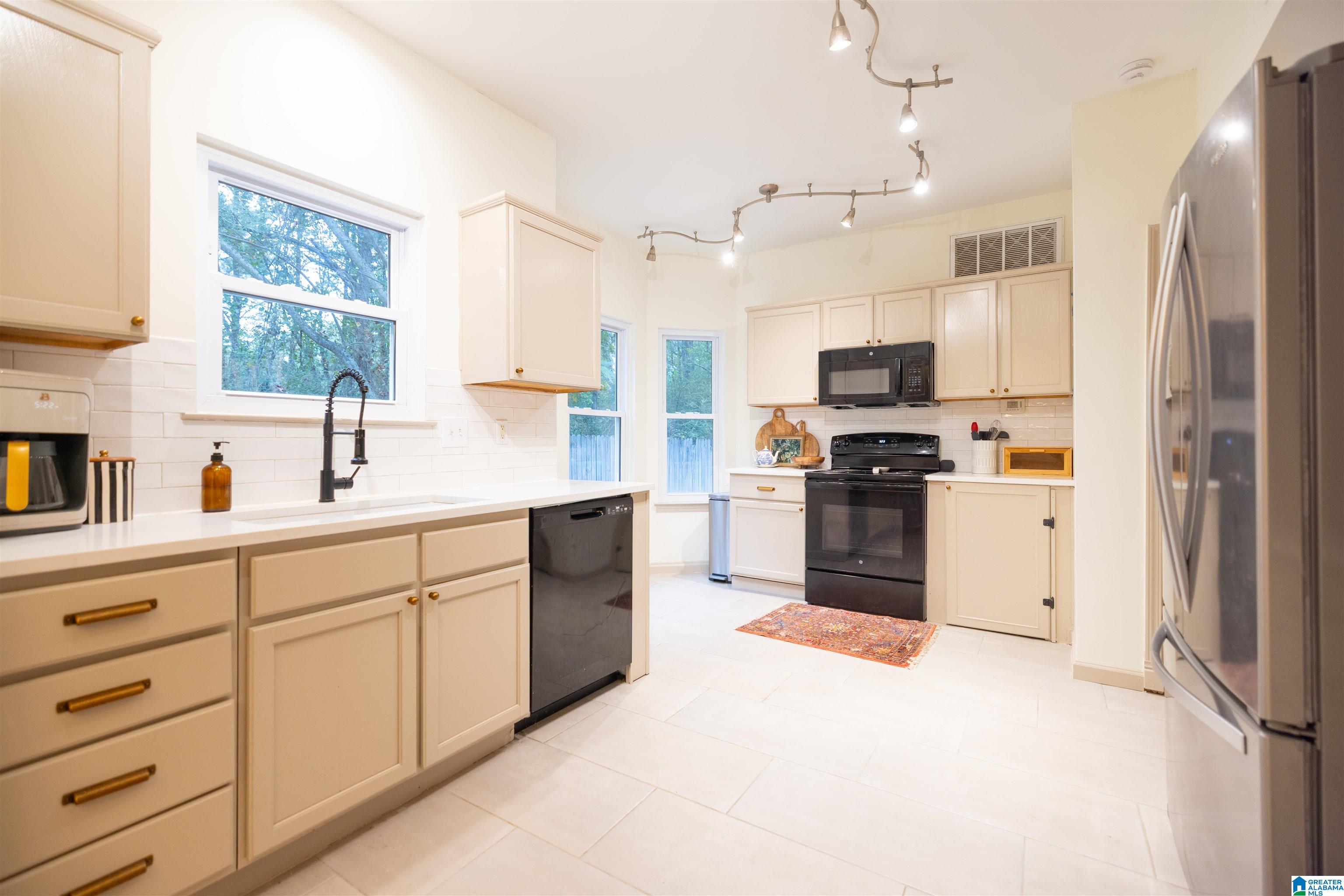 3025 Bowron Road Helena, AL 35080 - Photo 5 of 19 Gallery Image 5