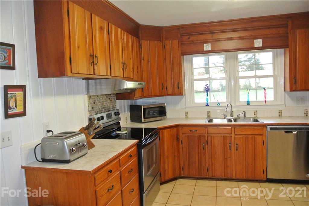 173 Tanner Street Rutherfordton, NC 28139 - Photo 9 of 25 a kitchen with stainless steel appliances granite countertop a sink stove and cabinets